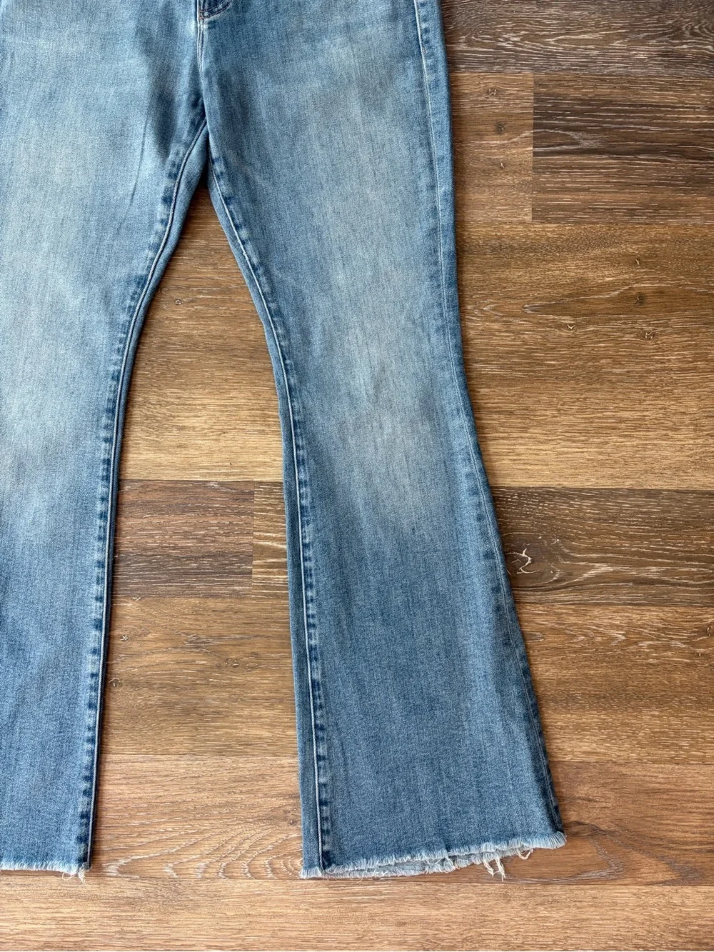 Mother The Lil Weekender Fray jeans size 31 A Groovy Kind of Love wash